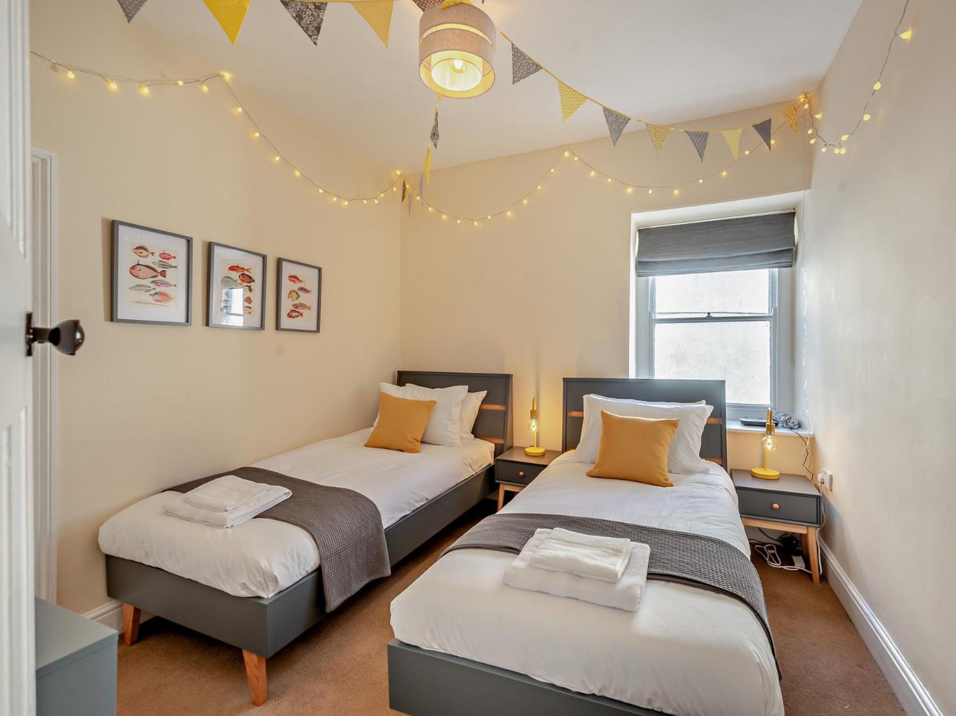 3 Bed In Tenby 95027 Экстерьер фото